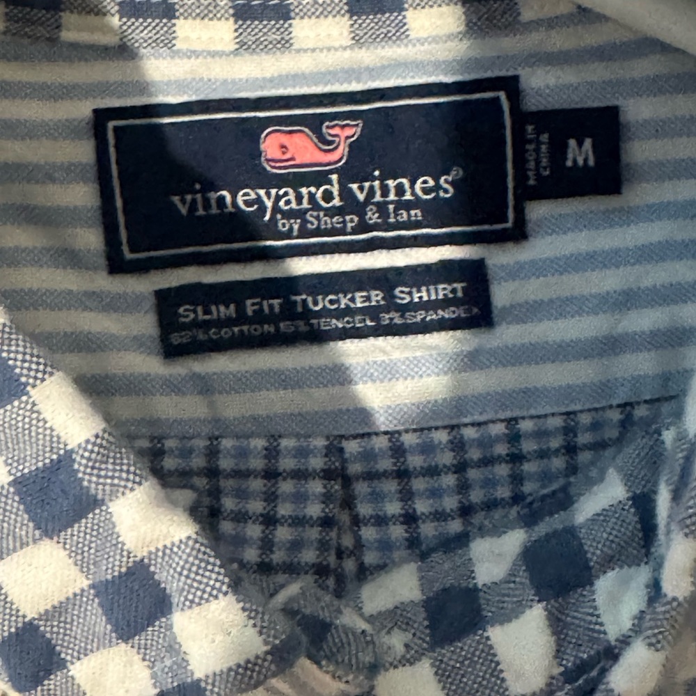 Vineyard Vines Button Down - image 3